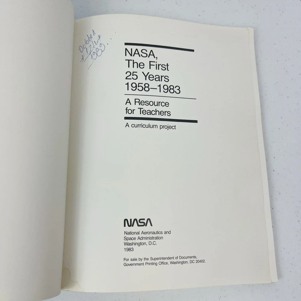 NASA The First 25 Years 1958-1983 Book a Resource‎ for Teachers EP 182 JRR1